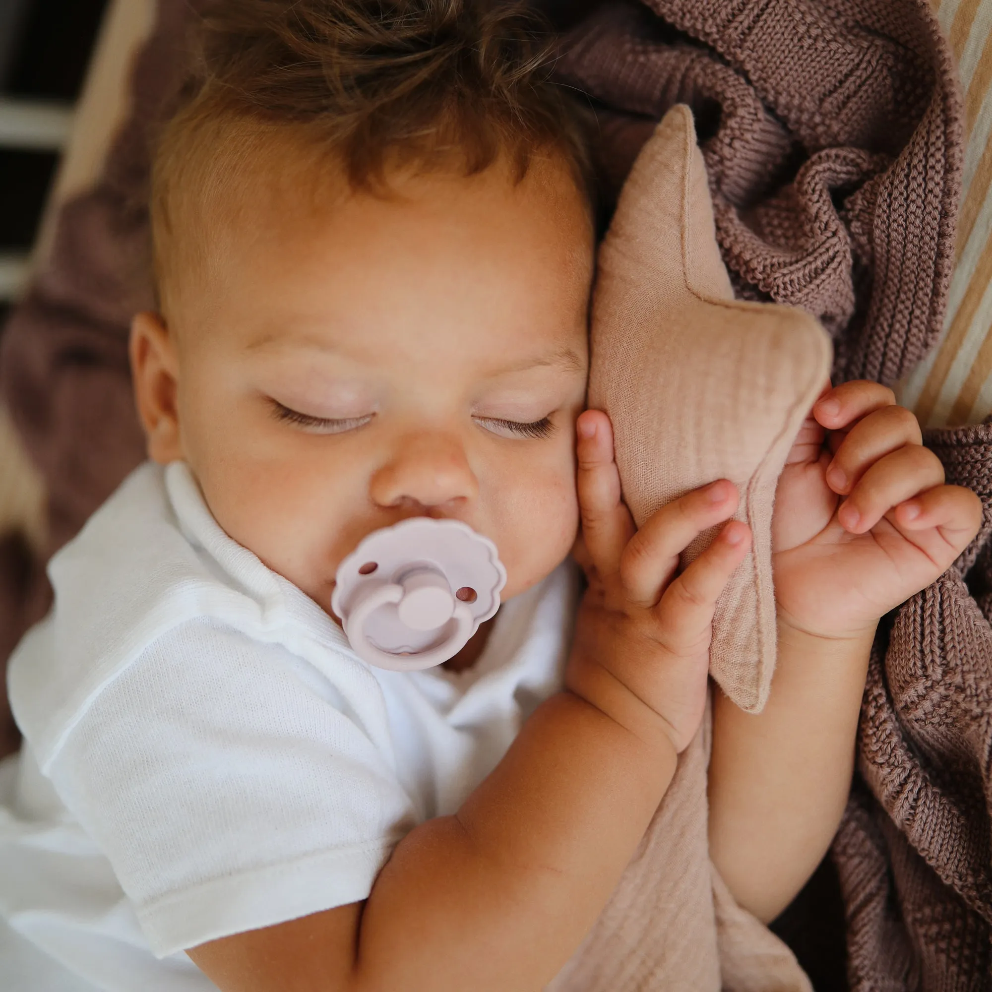 Daisy Natural Rubber Pacifier (Blush)